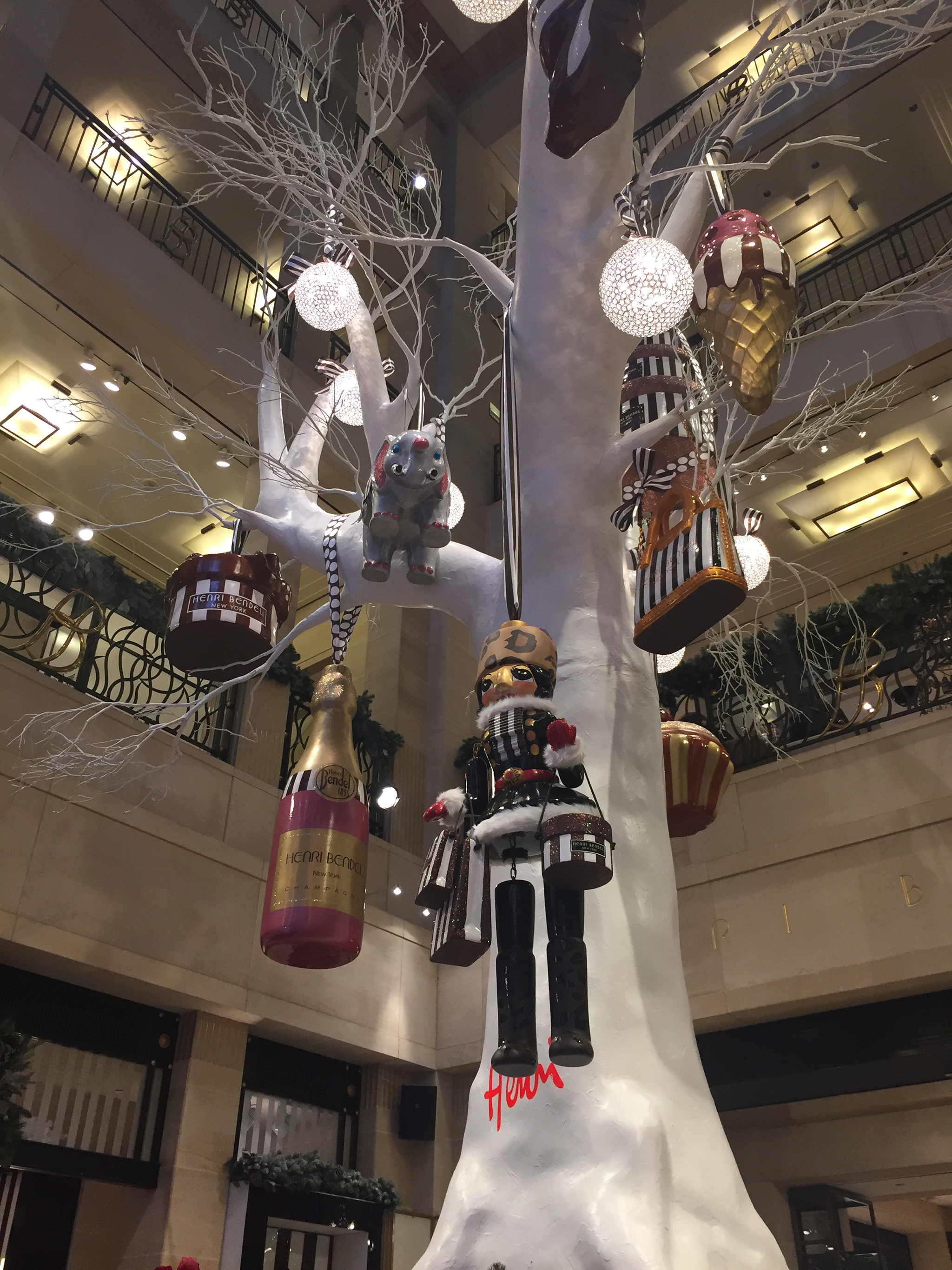 Henri Bendel Holiday Windows ‹ Fashion Trendsetter2048 x 2731