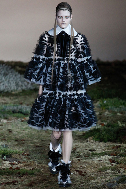 Paris Fashion Week Fall 2014: Alexander McQueen