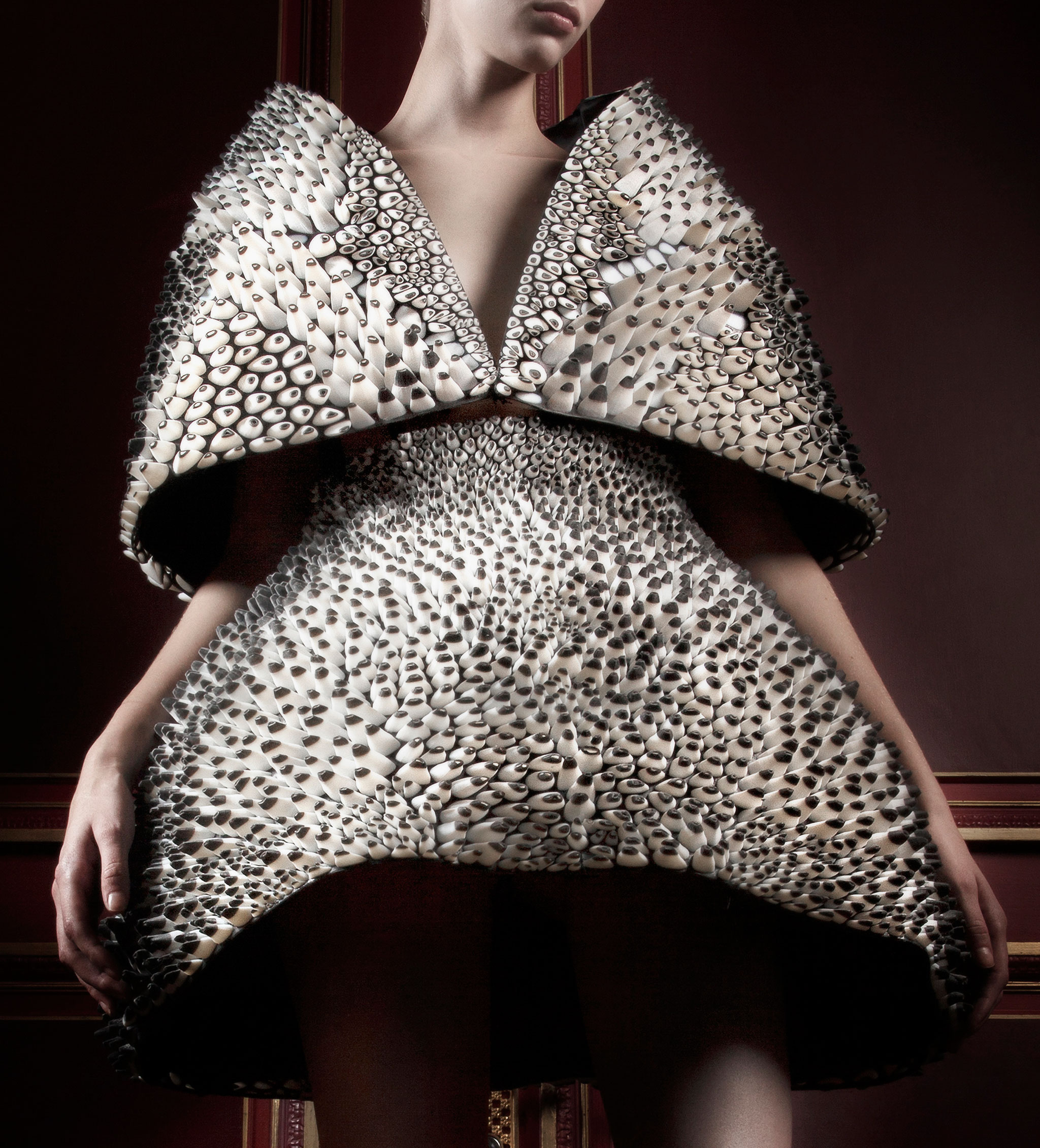 3D-Printed-Neri-Oxman-Iris-van-Herpen-Anthozoa-Cape-Skirt-2