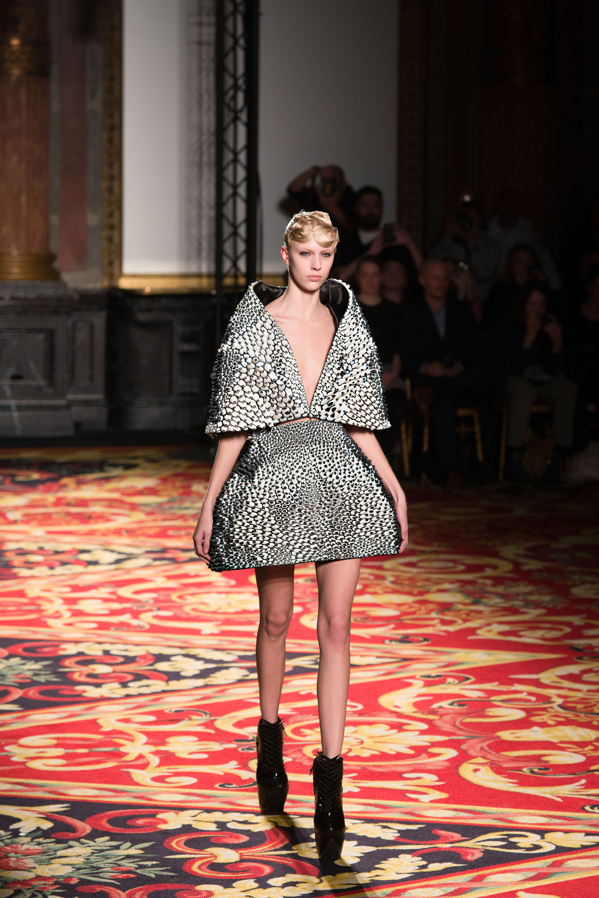 3D-Printed-Neri-Oxman-Iris-van-Herpen-Anthozoa-Cape-Skirt