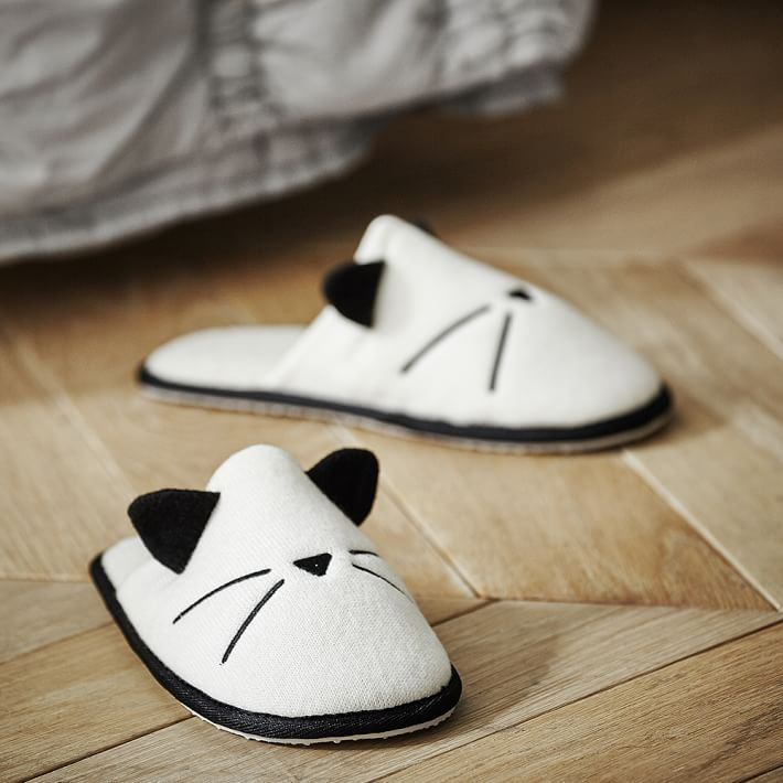 Emily-Meritt-Knit-cat-slipper-02