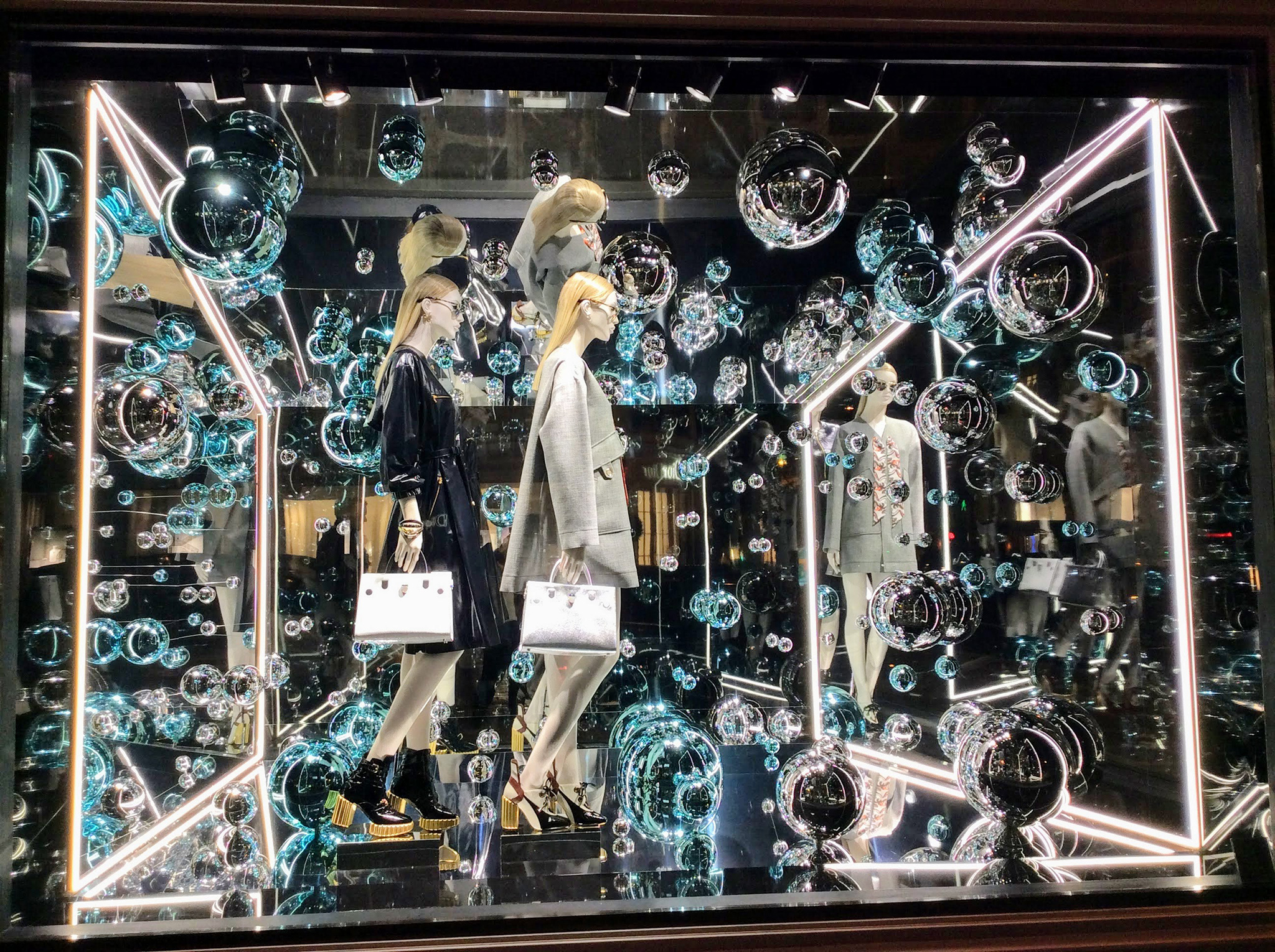 Avenue Montaigne Paris Fashion Windows - Fashion Trendsetter