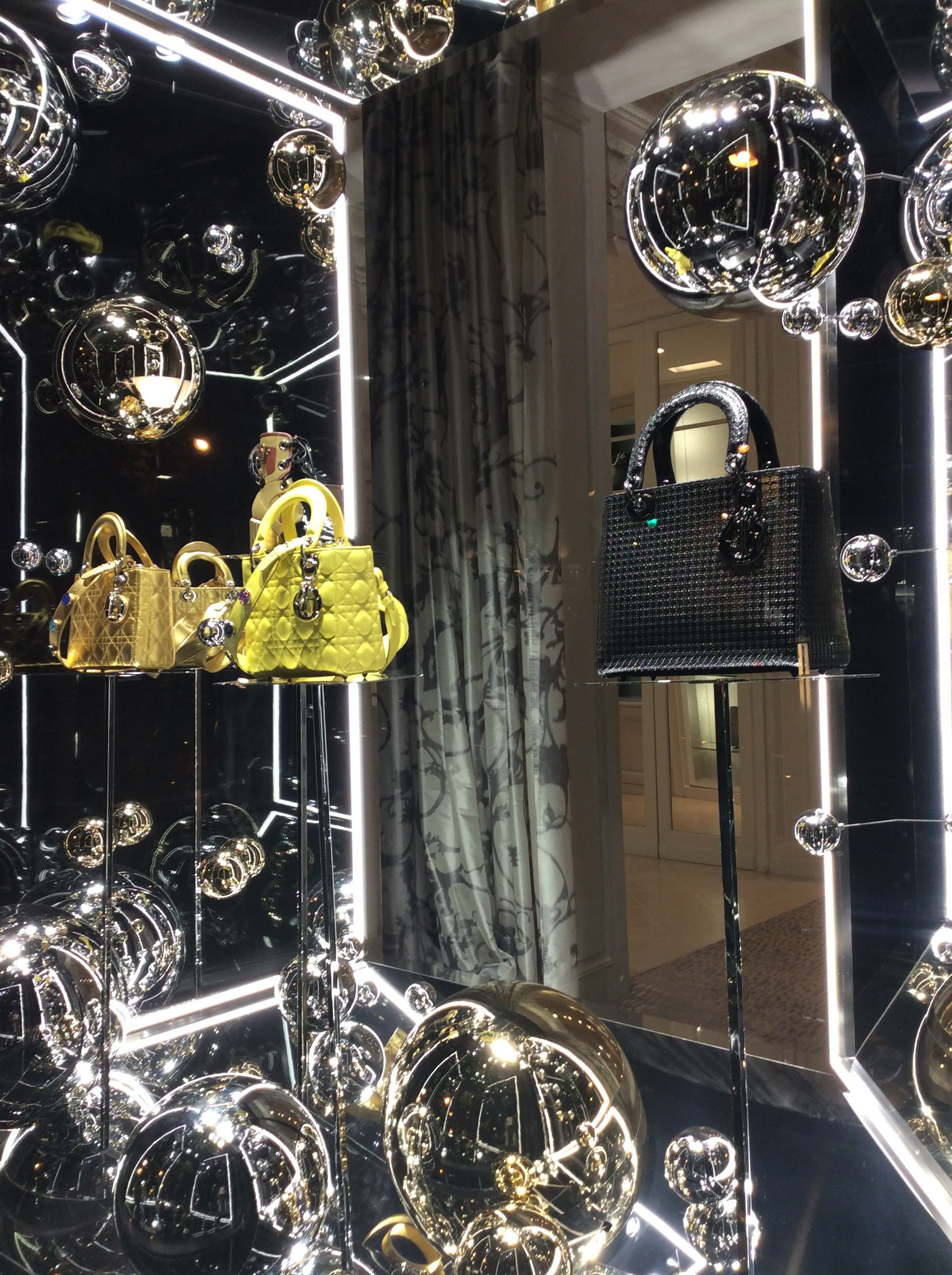 avenue-montaigne-paris-stores-24