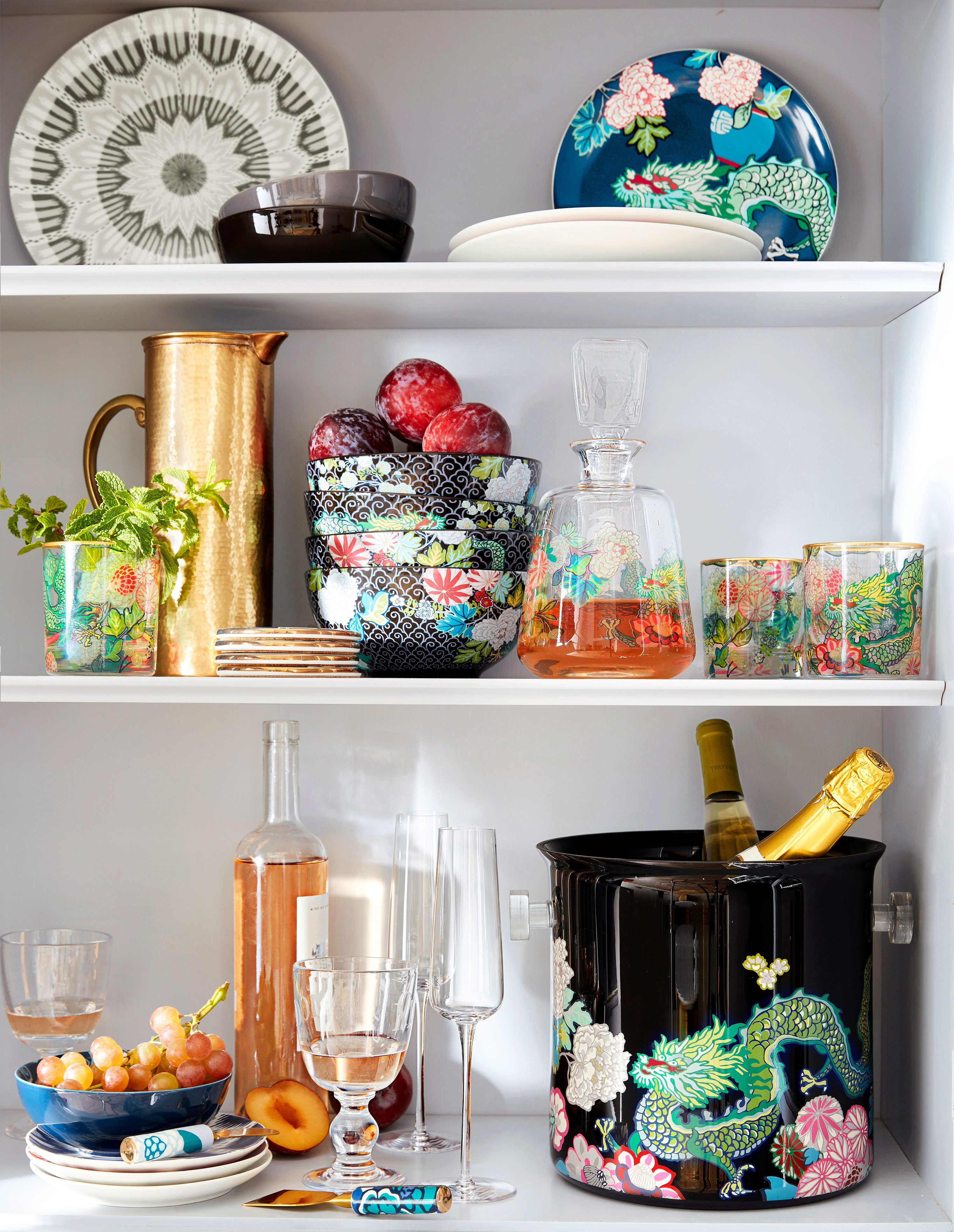 https://www.fashiontrendsetter.com/v2/wp-content/uploads/2019/07/Schumacher-by-Williams-Sonoma-Entertaining-Collection.jpg