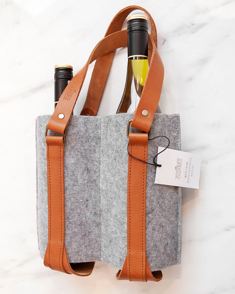 The hand made Single Wine Bottle Holder is perfect for transporting your favorite bottle of wine to and from any wine farm (or your home) all year round. Made from recycled plastic bottle felt fabric with vegetable tanned leather accents.