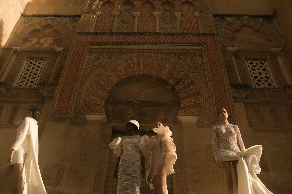 Juana Martín presented her SS21 collection « Cordoba, Heritage of Fashion » on January 27th during Paris Couture Fashion Week, inspired by the four places in Cordoba designated as World Heritage Sites by UNESCO.