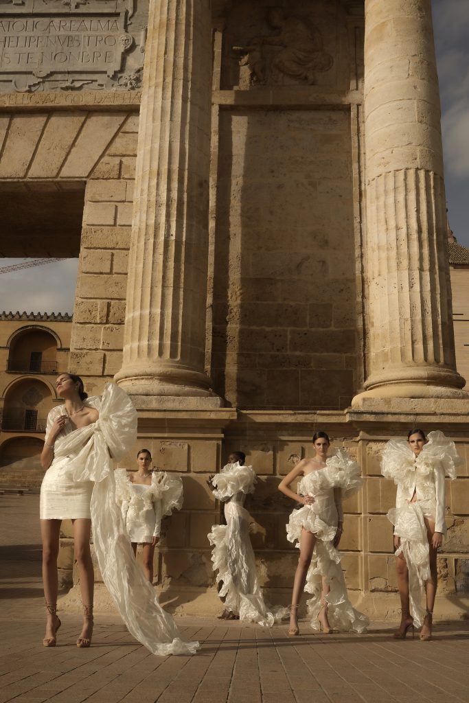 Juana Martín presented her SS21 collection « Cordoba, Heritage of Fashion » on January 27th during Paris Couture Fashion Week, inspired by the four places in Cordoba designated as World Heritage Sites by UNESCO.