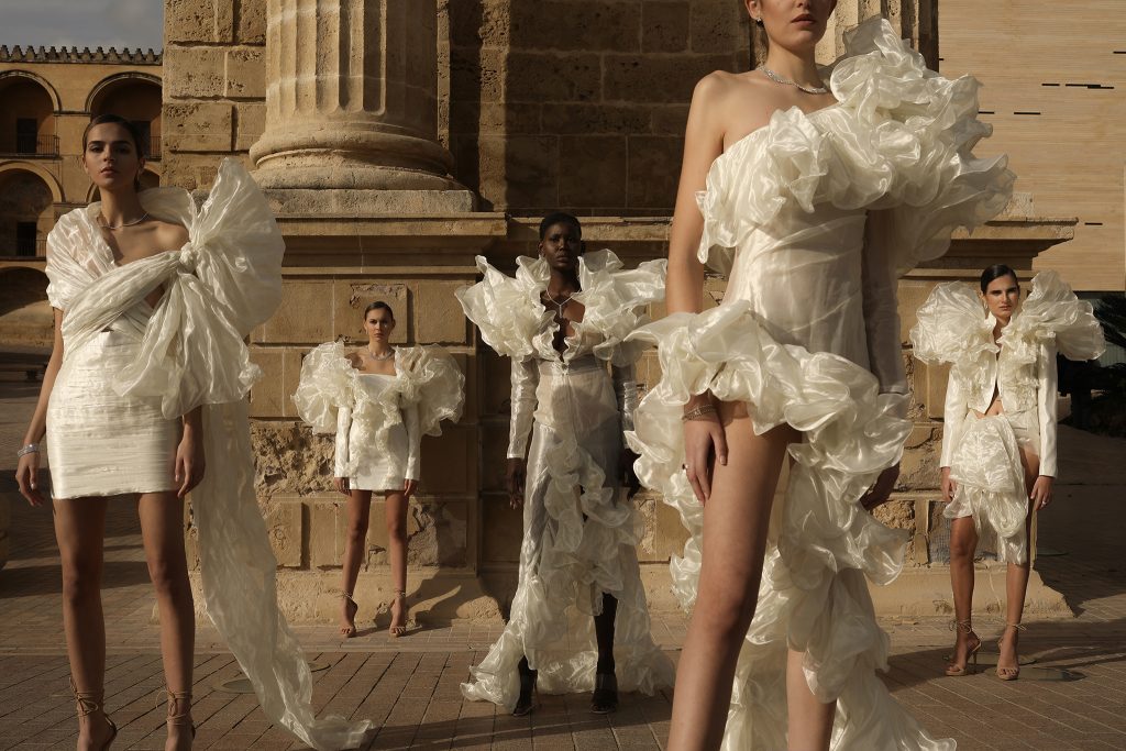 Juana Martín presented her SS21 collection « Cordoba, Heritage of Fashion » on January 27th during Paris Couture Fashion Week, inspired by the four places in Cordoba designated as World Heritage Sites by UNESCO.