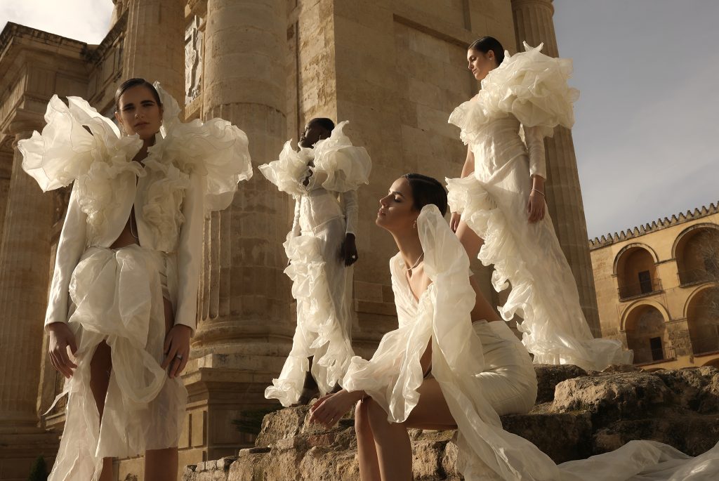 Juana Martín presented her SS21 collection « Cordoba, Heritage of Fashion » on January 27th during Paris Couture Fashion Week, inspired by the four places in Cordoba designated as World Heritage Sites by UNESCO.