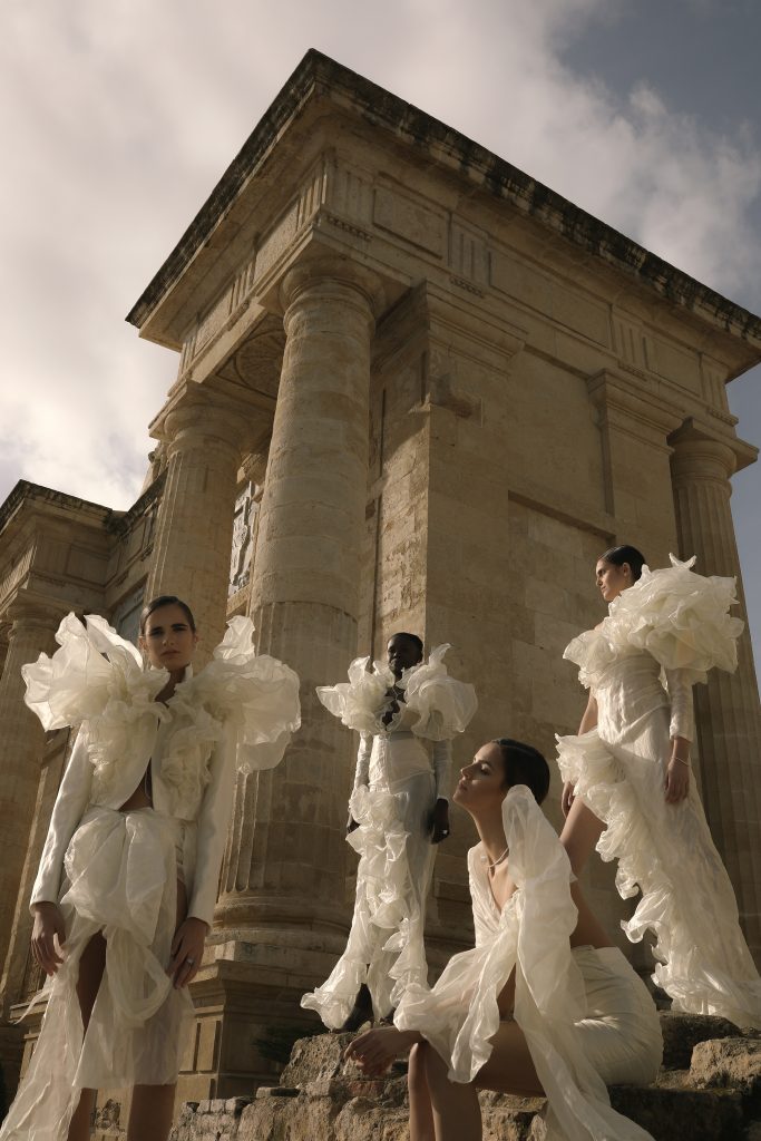 Juana Martín presented her SS21 collection « Cordoba, Heritage of Fashion » on January 27th during Paris Couture Fashion Week, inspired by the four places in Cordoba designated as World Heritage Sites by UNESCO.