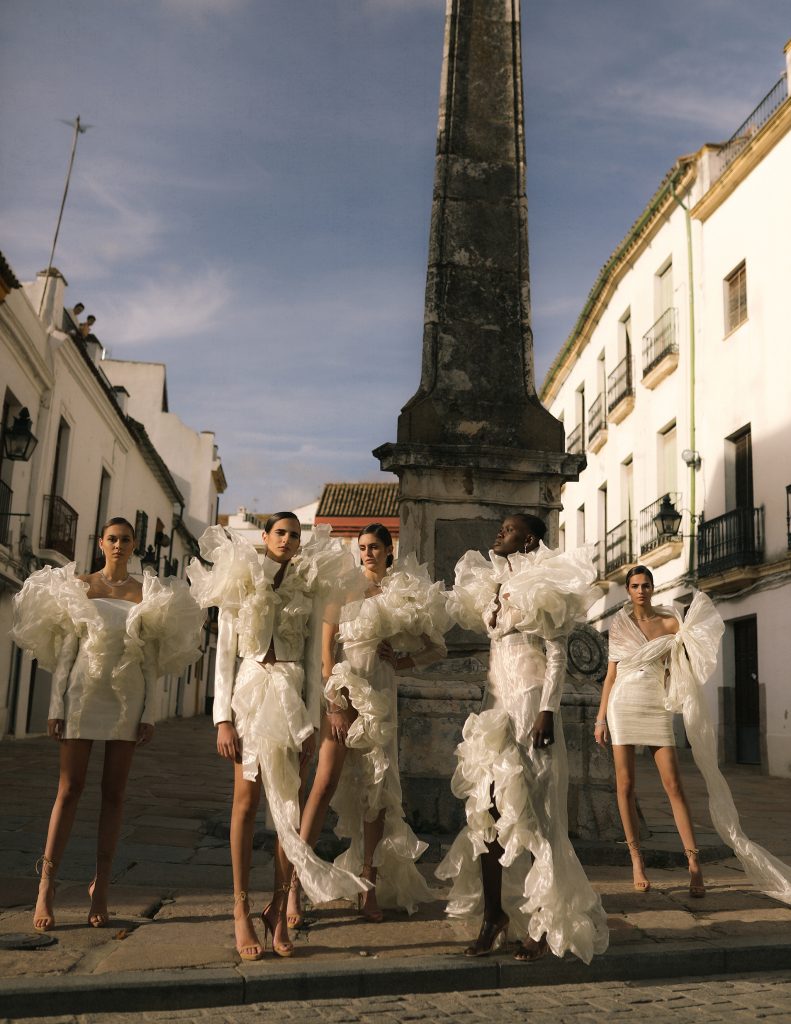 Juana Martín presented her SS21 collection « Cordoba, Heritage of Fashion » on January 27th during Paris Couture Fashion Week, inspired by the four places in Cordoba designated as World Heritage Sites by UNESCO.