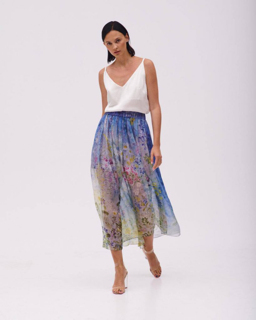 Silk Skirt Bilokur "Wild Flowers"

An airy long skirt made entirely of Italian chiffon. The skirt has a comfortable elastic waistband for maximum comfort and a short viscose lining. The print on weightless chiffon acquired the transparency of watercolor, but retained its rich palette.