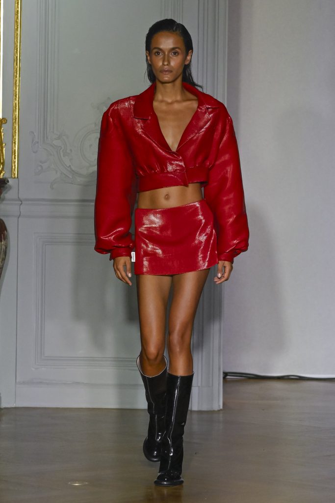 A model wearing an original creation from the THEUNISSEN Spring/Summer 2024 Womenswear Collection in Paris from the house of Arianne Theunissen.