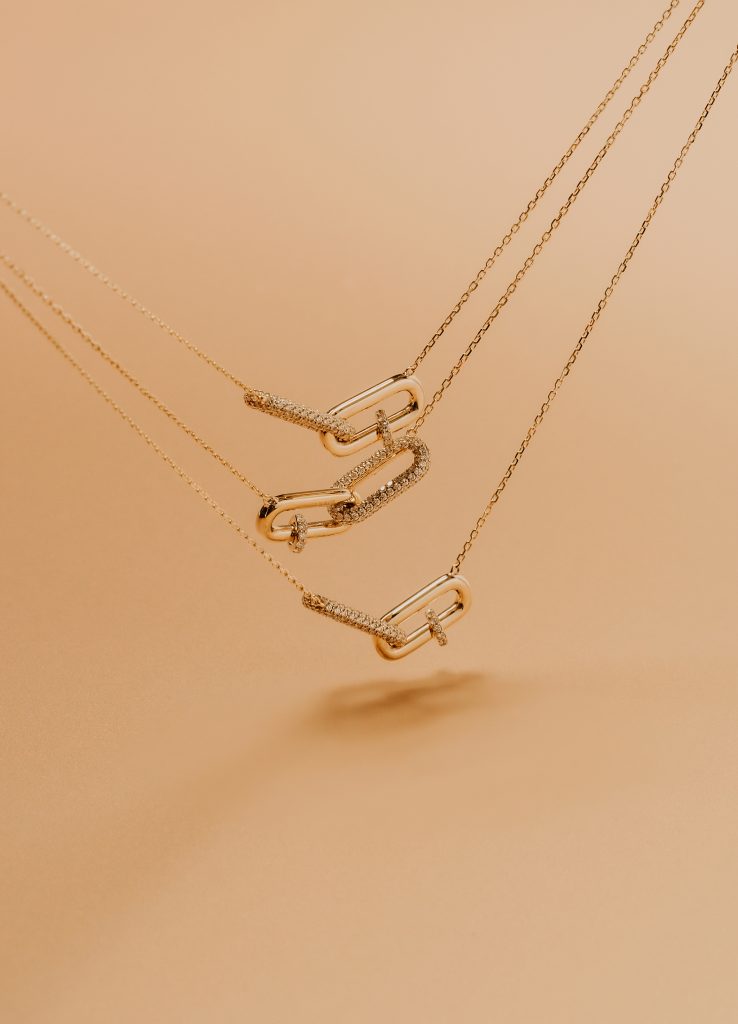 Non Gender Specific™ Fine Jewelry Collection - Skoonheid in Alles, Knoop Pendant Necklaces.