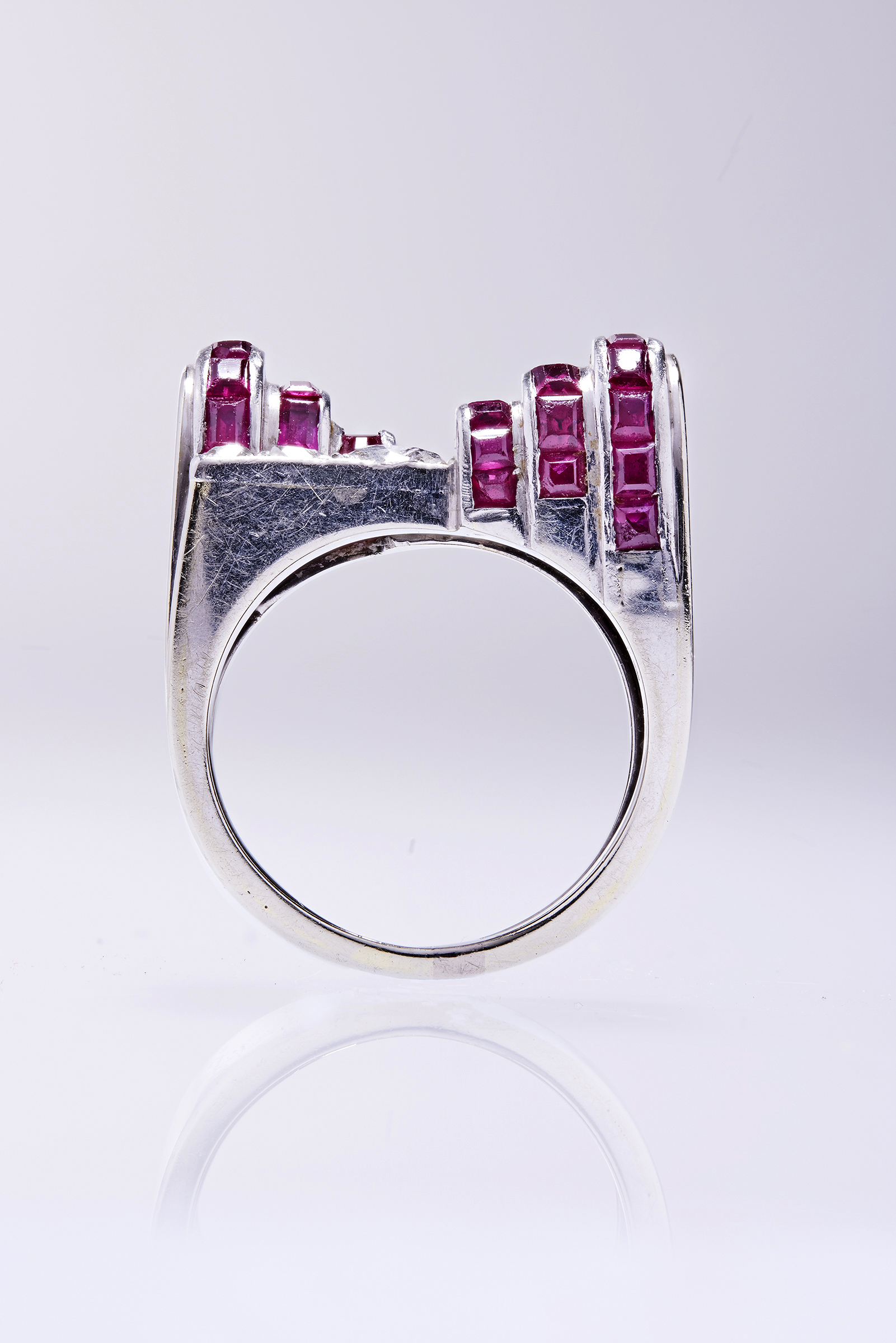 Signet ring, circa 1935, L'ÉCOLE, School of Jewelry Arts Collection
Photo © L'ÉCOLE, School of Jewelry Arts - Benjamin Chelly