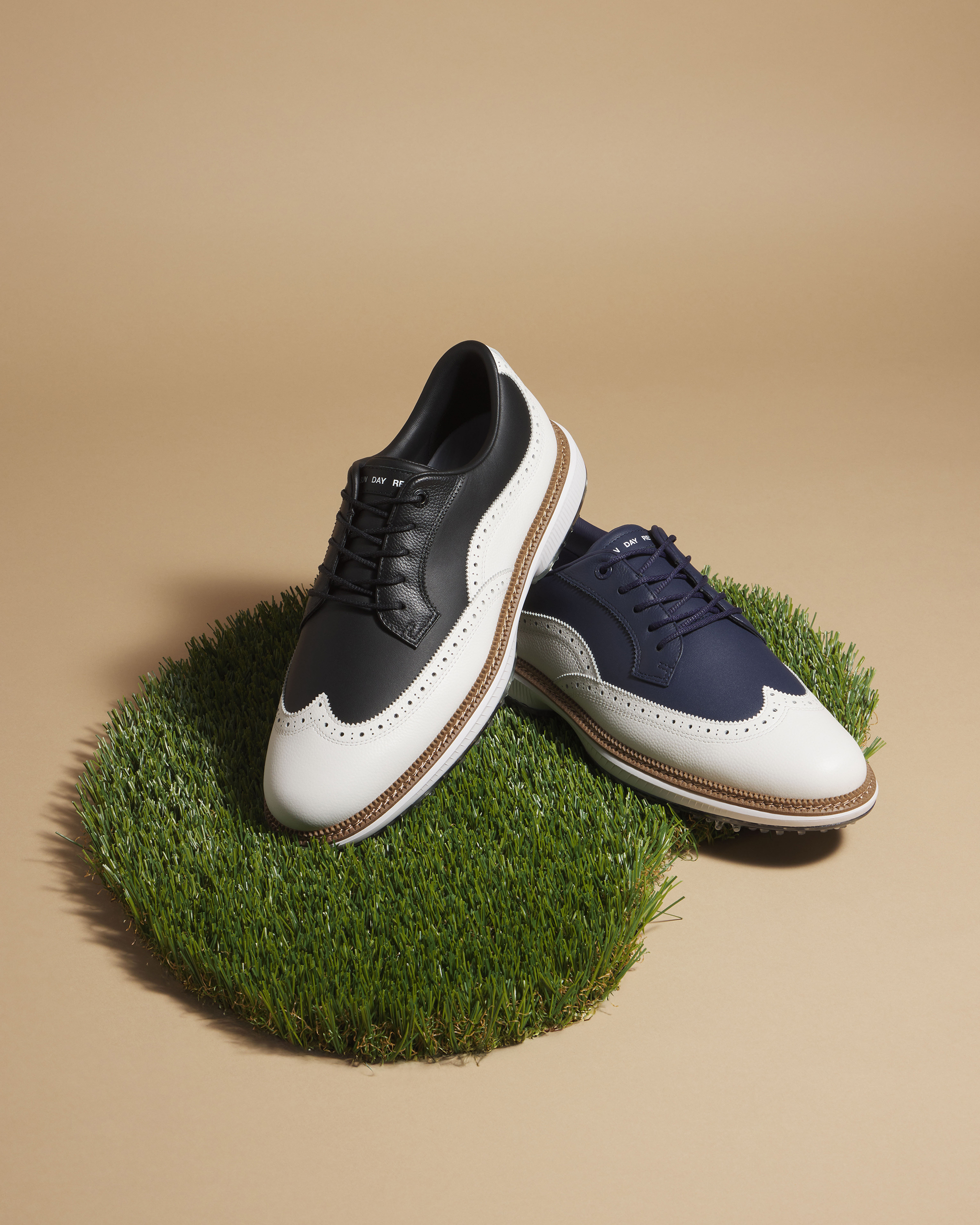 Pioneer Magnolia "Spectator" Golf Shoe, Black/White and Navy/White
The two-tone spectator shoe gets its name from stylish crowds who watched golf and cricket, admiring players' contrasting colors. Introducing two new Pioneer Magnolia colorways honoring this heritage: Black/White and Navy/White.