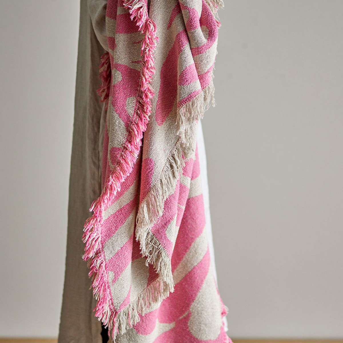 Alk Throw - Rose
Dress your space or snuggle up with the exquisite Alk Throw by Bloomingville. Skillfully woven with a delightful fringe edge and rose pink shapely design, it seamlessly blends warmth and style.