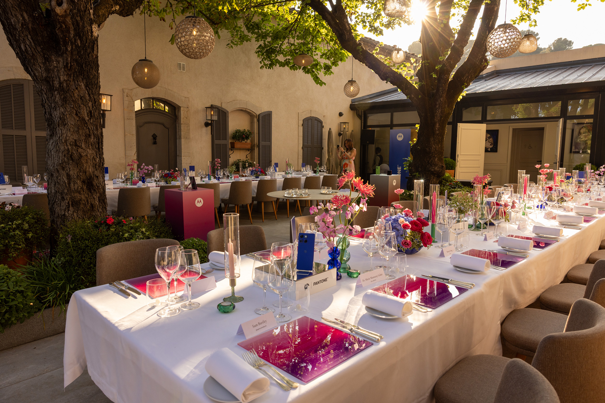 Chef Oger presented a bespoke menu inspired by the Pantone colors in Motorola's latest razr collection, with each course and beverage paying tribute to hue, emotion, and materiality at the Cannes Lions Pantone + Motorola Dinner.
Photo by Benoit Galera, courtesy of Pantone