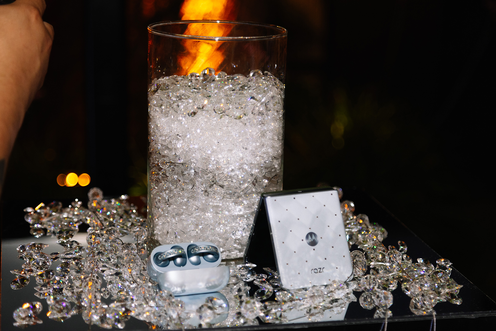 Motorola has partnered with Swarovski, adorning the buds with dazzling crystals. Now, earbuds can catch the light like a pair of exquisite jewelry - adding a sparkle to the day and ensuring all eyes are on the wearer.
Photo by The Development, courtesy of Pantone