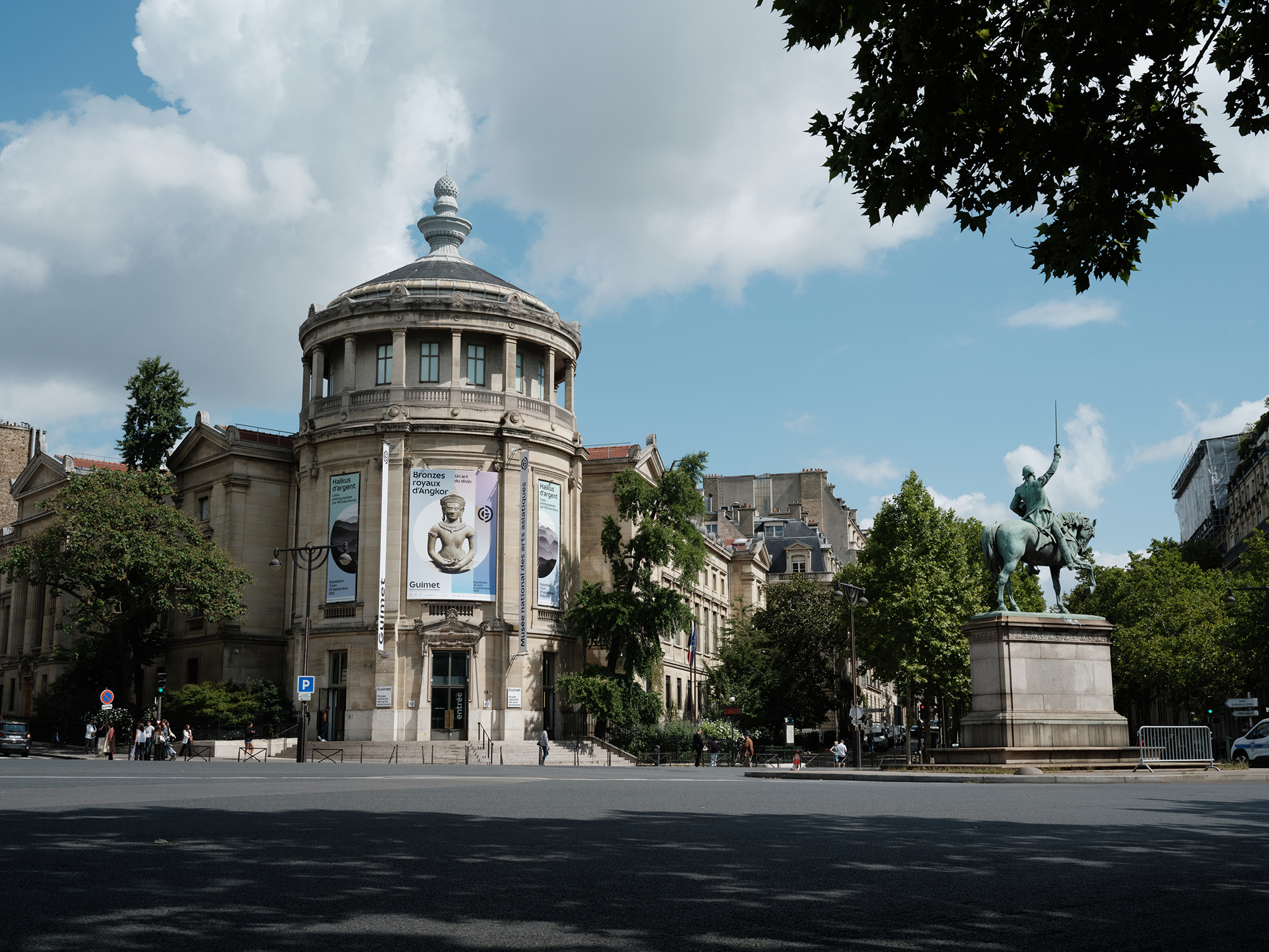 Guimet Museum | Paris
With 5,500 square meters worth of permanent exhibition space, one state-of-the-art auditorium, a restaurant, a research library and a 3-level roof-terrace with a stunning view on Paris, the Musée Guimet exhibits a unique collection of Asian art spanning 7000 years of history.