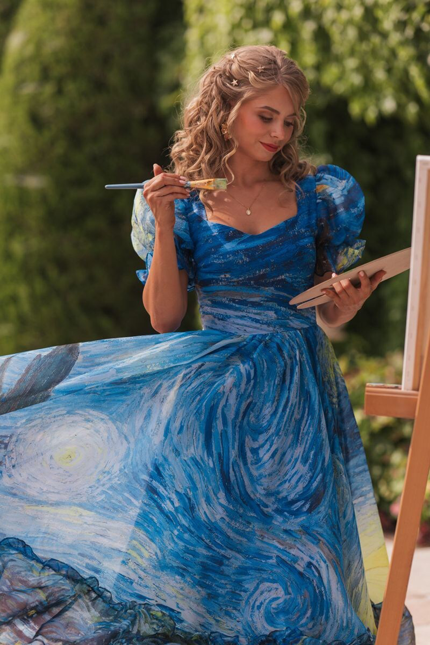 A true artist in motion — the Starry Night Dress from JessaKae’s Artist Collection blurs the line between muse and masterpiece, bringing Van Gogh’s iconic vision to life.