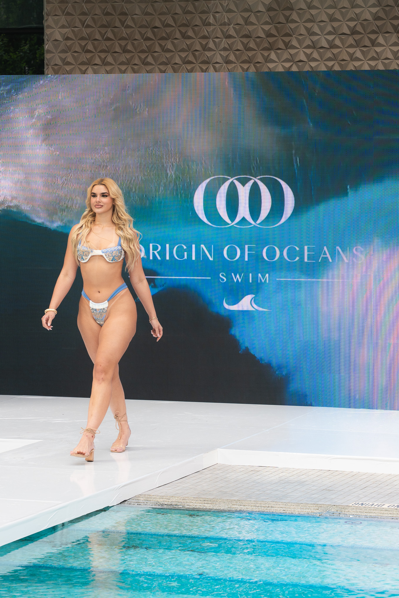 Fashion Model Karen Rodriguez @karendrodriguez
Photo by Michael Stewart - @madnames, courtesy of Paris Runway Official.