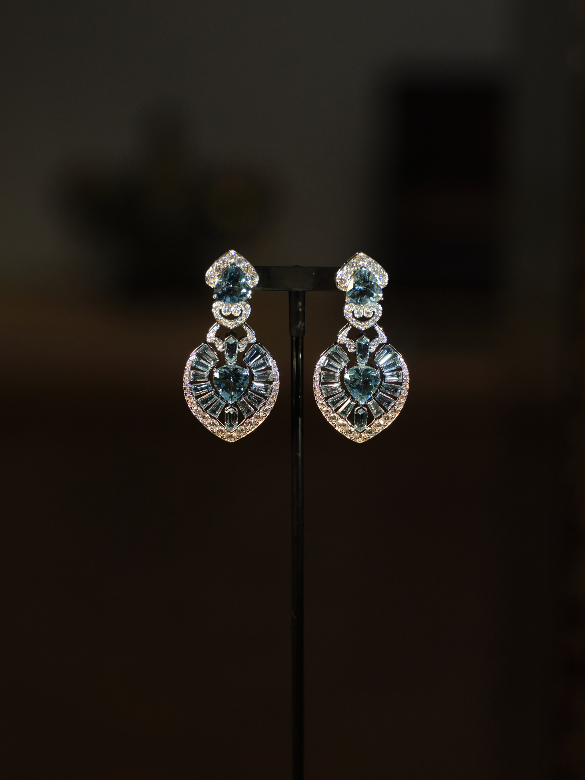 Aquamarine and Diamond Earrings
Main stones: 4 Aquamarines, 16.64 carats. Side stones: 28 Aquamarines, 10.62 carats | 134 Diamonds, 5.08 carats. Set in 18-carat white gold.