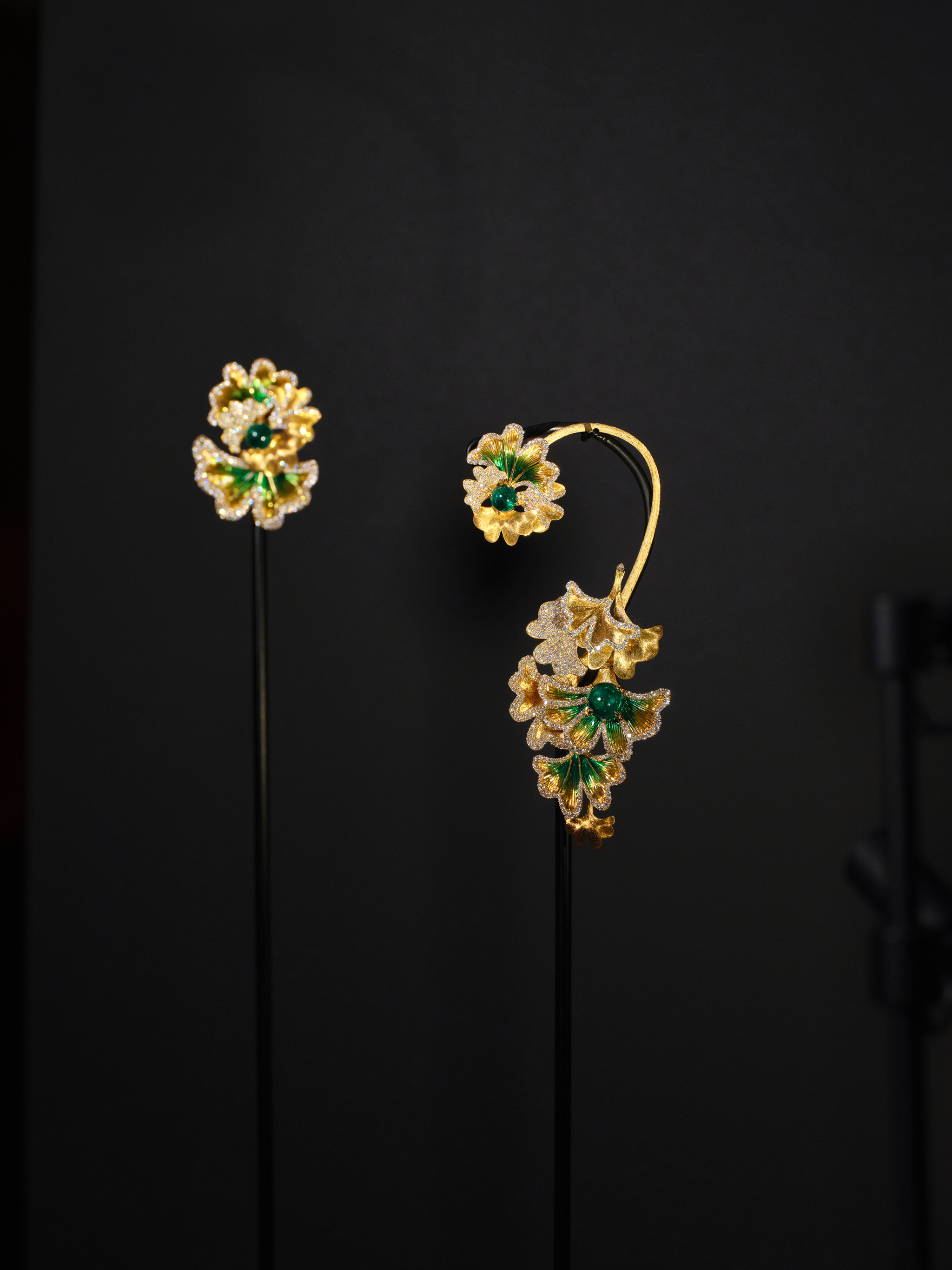 Cabochon Emerald Asymmetric Earrings with Vein-Flow Engraving
Main stones: 3 Colombian Cabochon Emeralds, 2.71, 1.56 & 1.04 carats. Side stones: 929 Diamonds, 5.68 carats. Set in 18-carat yellow gold.