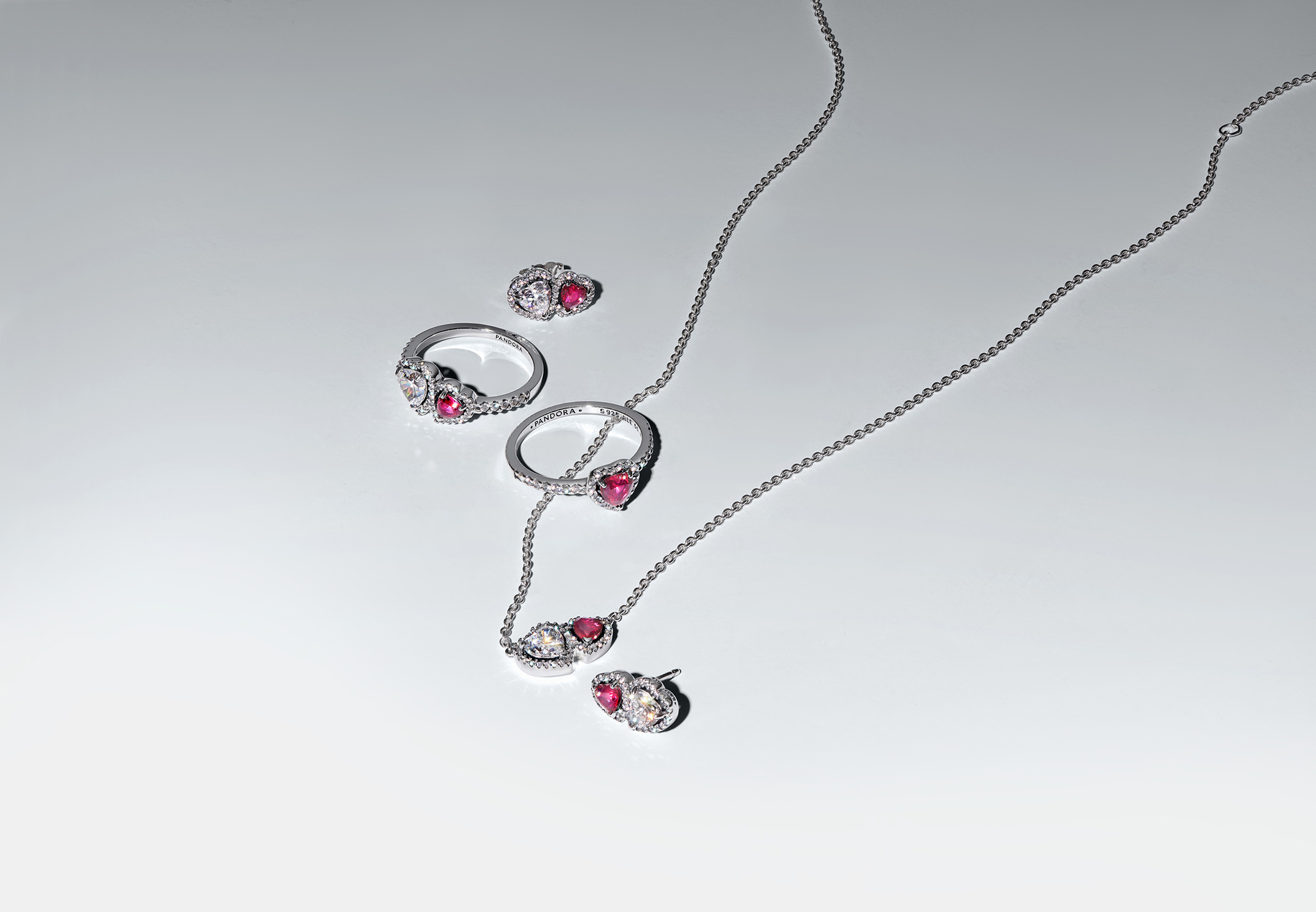 Pandora Halo Hearts Collection
Sterling Silver