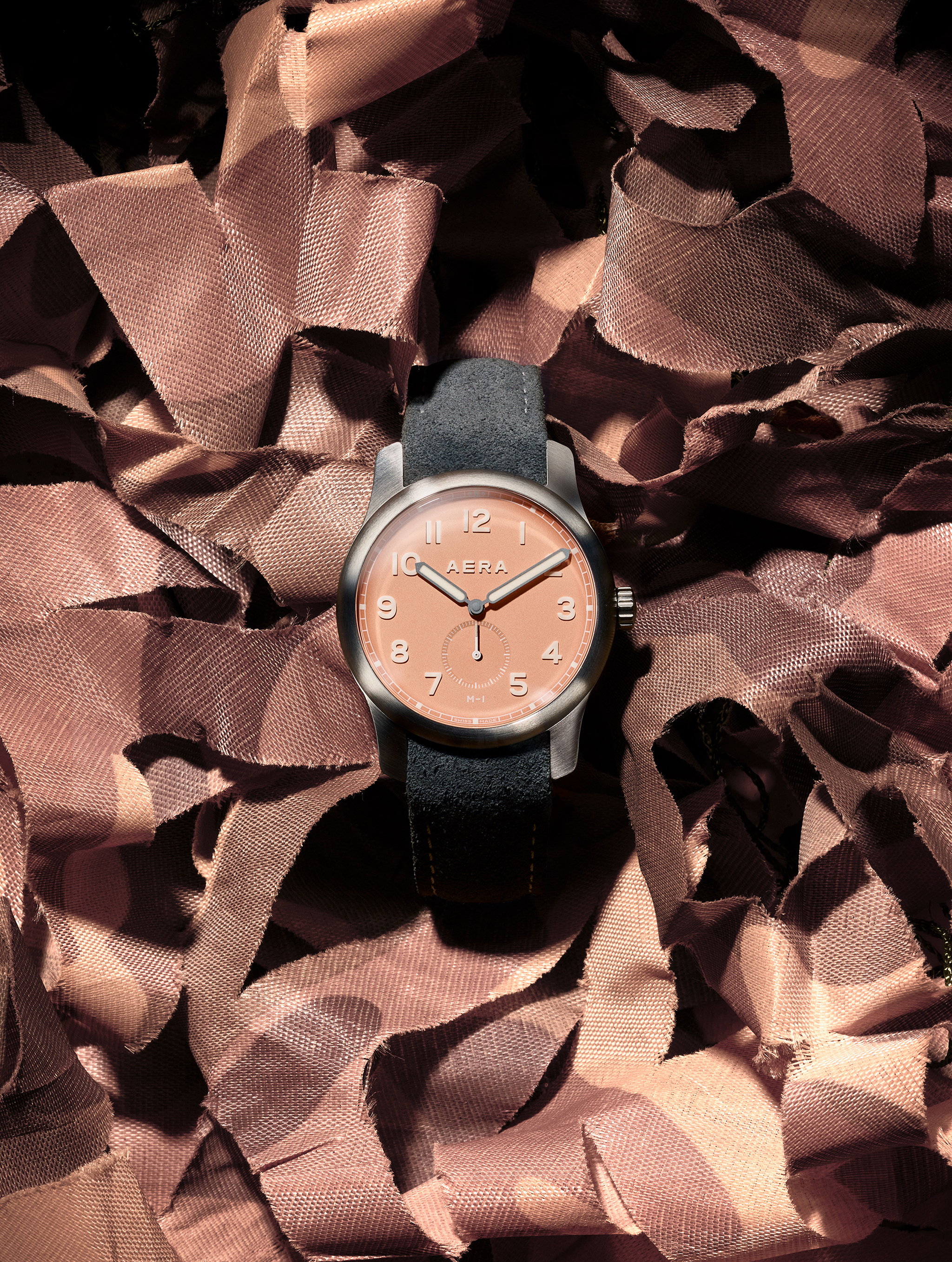The New Aera M-1 Dune Field Watch
The M-1 Dune captures that same spirit of functionality and daring in a refined 39mm case of 904L stainless steel, with Aera's signature dished dial and pebble-shaped form. Following the successful launch of the M-1 Field and M-1 Blackbird in 2024, the M-1 Dune shows a lighter, playful side of Aera's military-inspired design language.