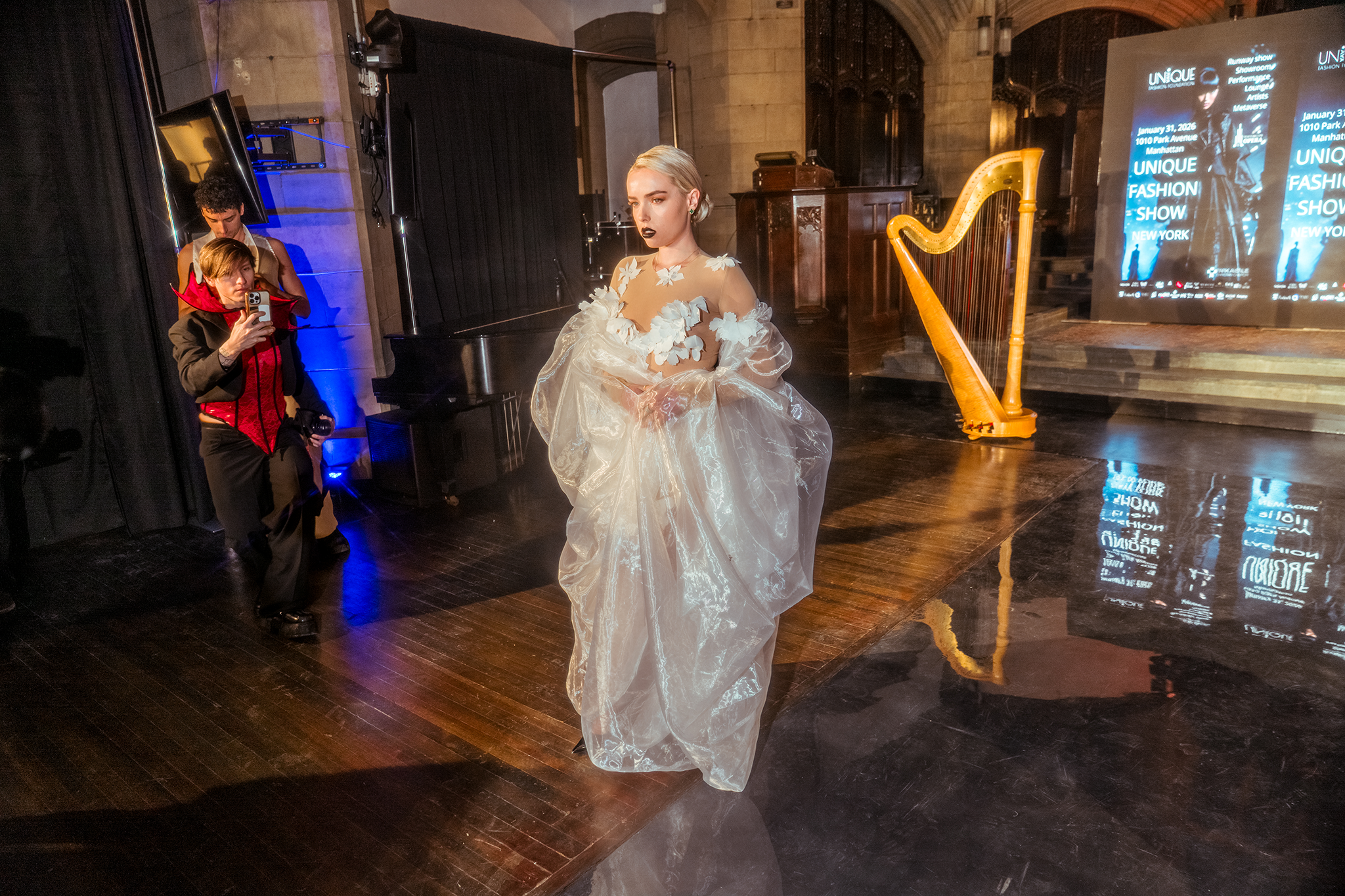 Model Olivia Gear @oliviagearr walking for IPEK Label @ipeklabel in NYC Photo by Leo the Visualist @leo_thevisualist